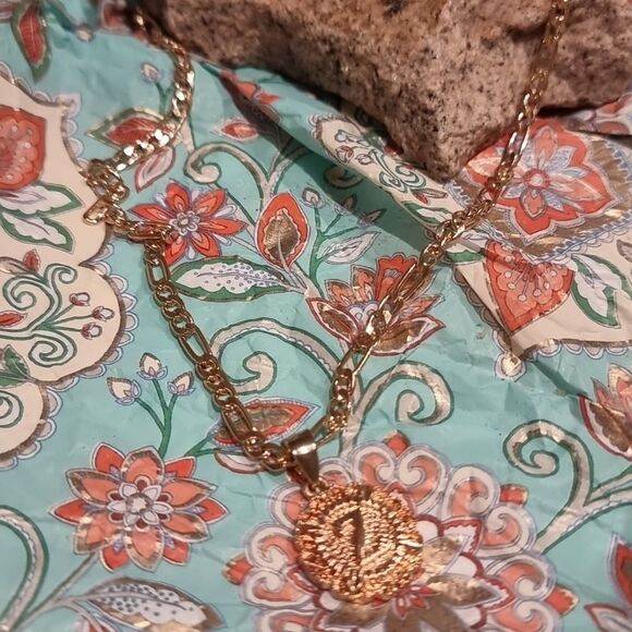 New Z Initial Letter Coin Style Chain Link Necklace - Picture 3 of 9